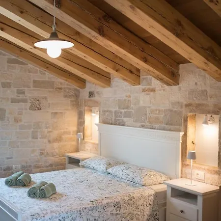 Krug With 3 Bedroom And A Pool Immersed In Nature Near Buje *