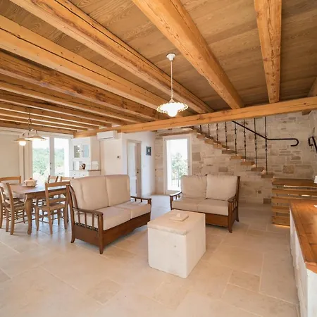 Krug With 3 Bedroom And A Pool Immersed In Nature Near Buje Villa