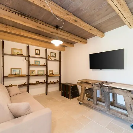 Krug With 3 Bedroom And A Pool Immersed In Nature Near Buje *