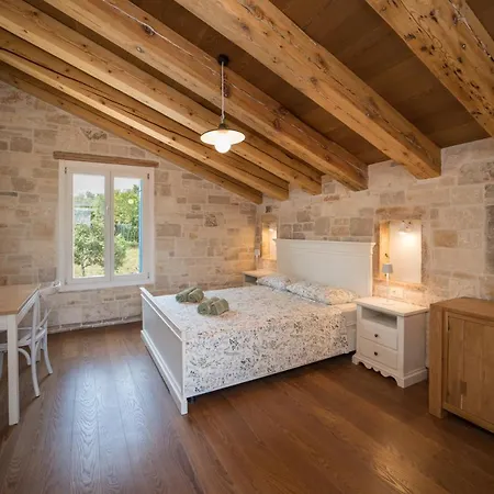 Krug With 3 Bedroom And A Pool Immersed In Nature Near Buje
