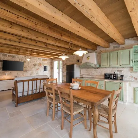 Krug With 3 Bedroom And A Pool Immersed In Nature Near Buje *