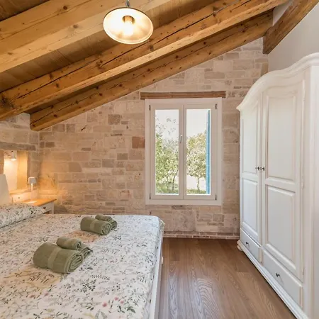 Villa Krug With 3 Bedroom And A Pool Immersed In Nature Near Buje *