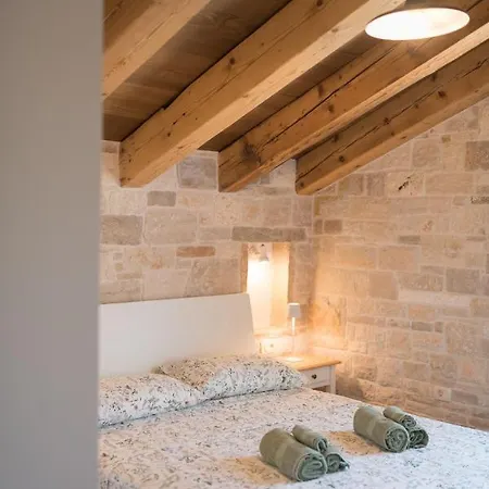 Krug With 3 Bedroom And A Pool Immersed In Nature Near Buje *