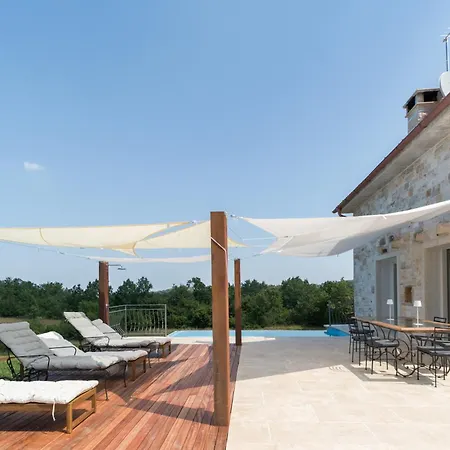 Krug With 3 Bedroom And A Pool Immersed In Nature Near Buje *