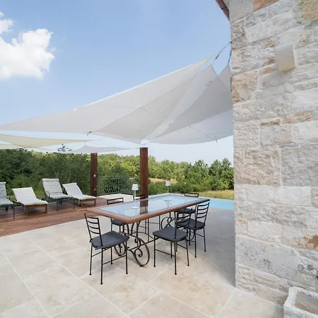 Krug With 3 Bedroom And A Pool Immersed In Nature Near Buje Villa