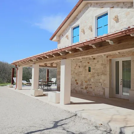 Krug With 3 Bedroom And A Pool Immersed In Nature Near Buje