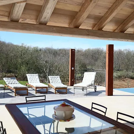 Krug With 3 Bedroom And A Pool Immersed In Nature Near Buje * Kremenje