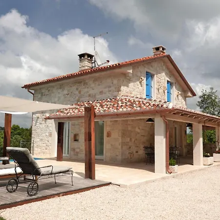 Krug With 3 Bedroom And A Pool Immersed In Nature Near Buje *