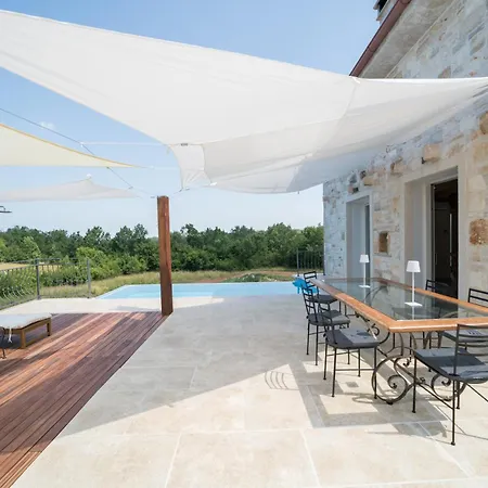 Krug With 3 Bedroom And A Pool Immersed In Nature Near Buje Villa